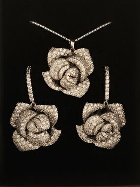 18K White Gold Plated Rose Shaped Jewelry Set With Swarovski Crystals